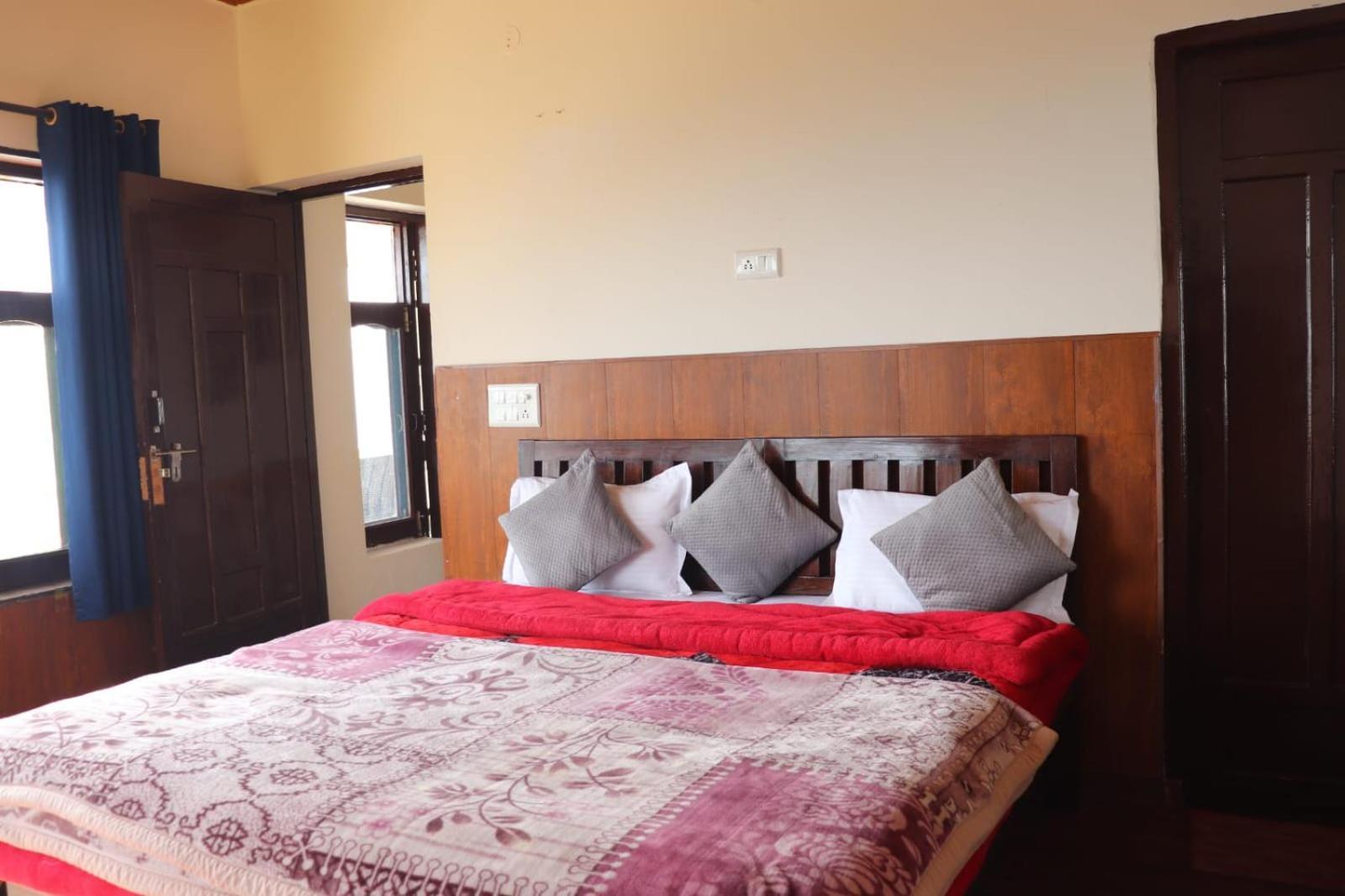 Deodar Cottage ムスーリー エクステリア 写真