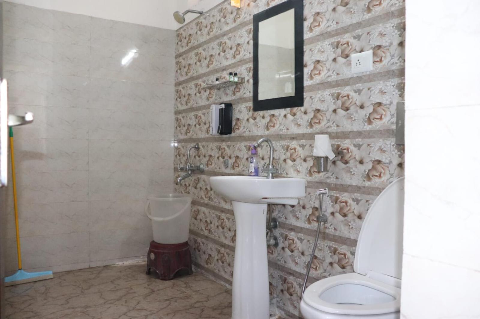 Deodar Cottage ムスーリー エクステリア 写真